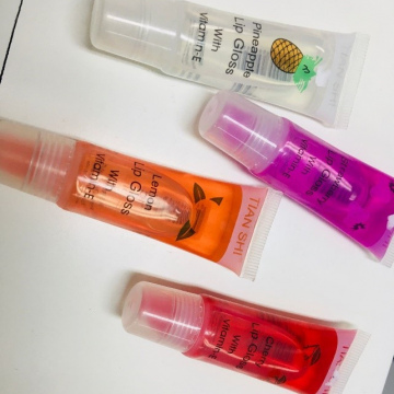 Lip gloss con aromas frutales y vitamina E, 10 grs